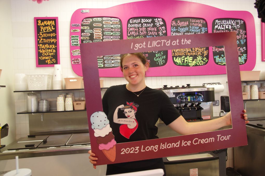2023E_07IceCreamChick06Jeff